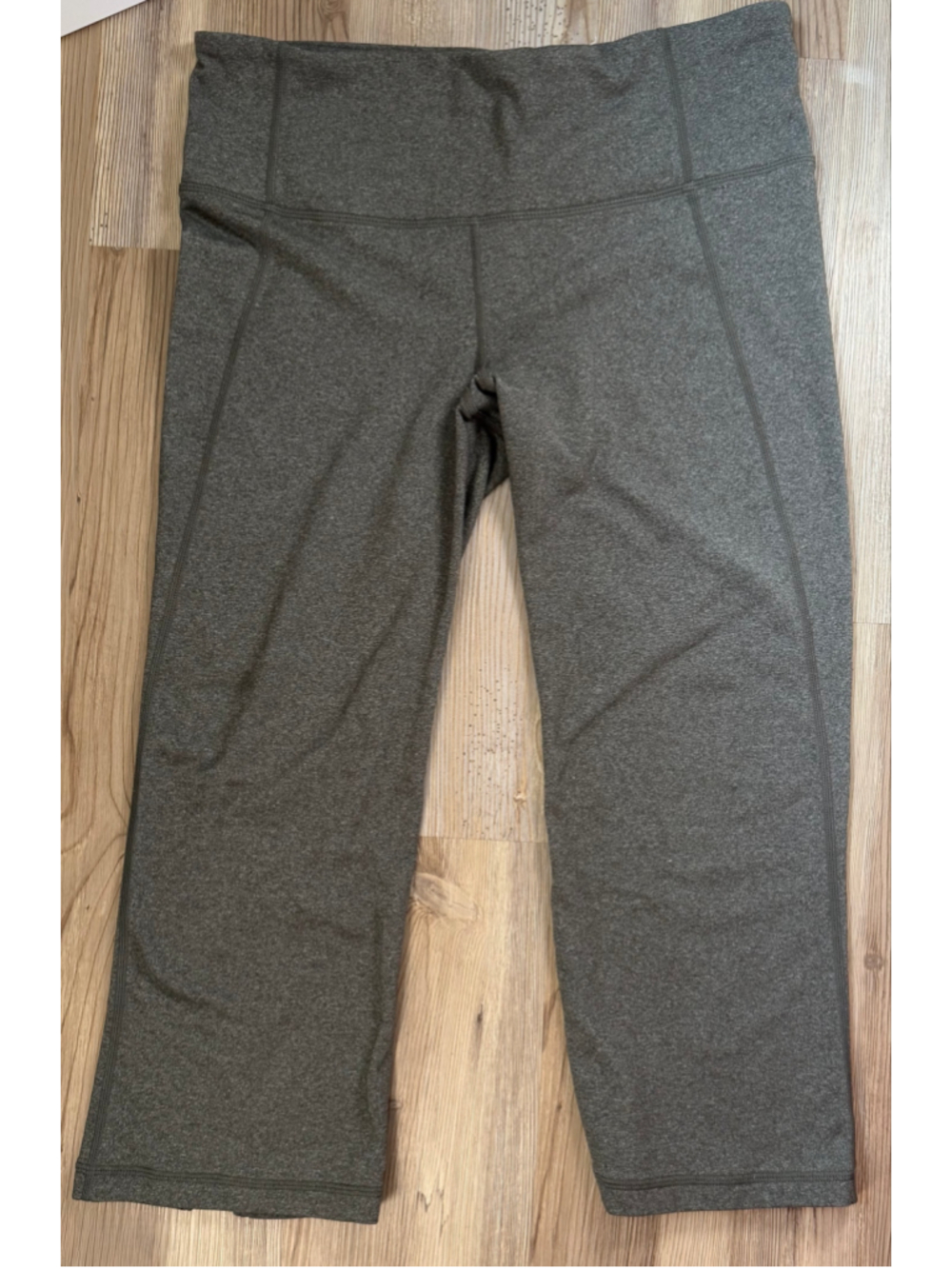 Women's Lululemon Cropped Pants Size 8 Grey/olive green